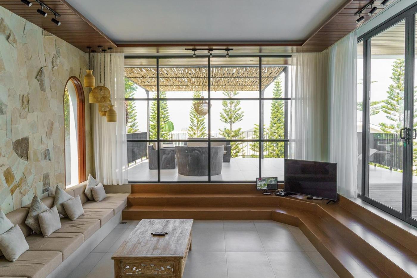 Sunshine View 6 Bedrooms With A Private Swimming Pool Bandung