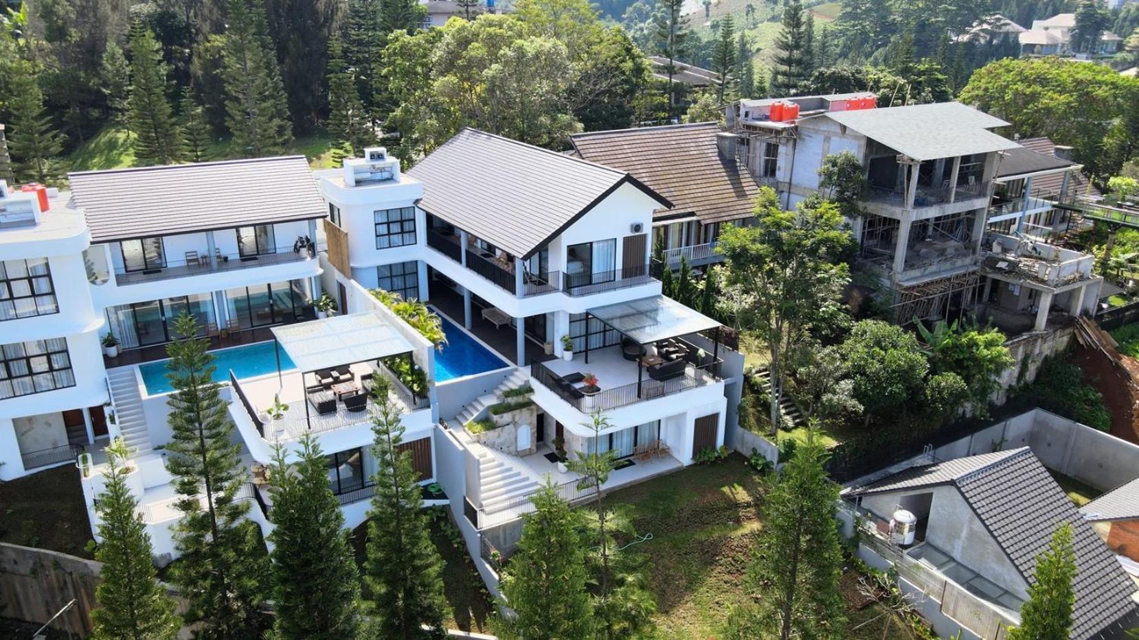 Sunshine View 6 Bedrooms With A Private Swimming Pool Villa Bandung
